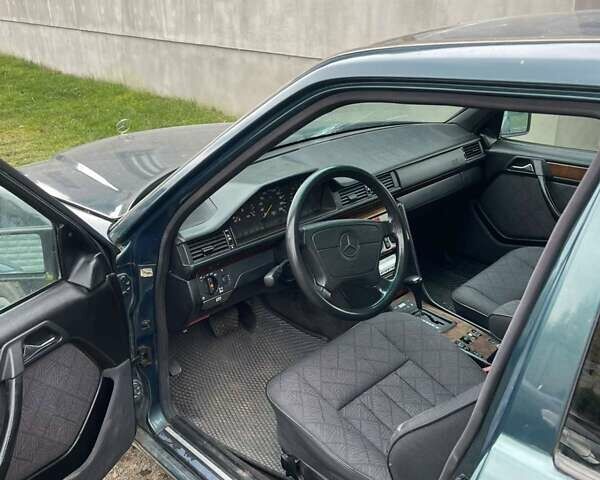 Зеленый Мерседес Е-Класс, объемом двигателя 2.5 л и пробегом 532 тыс. км за 2600 $, фото 4 на Automoto.ua