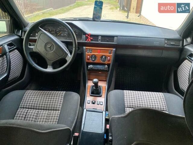 Зеленый Мерседес Е-Класс, объемом двигателя 2.5 л и пробегом 519 тыс. км за 4500 $, фото 4 на Automoto.ua