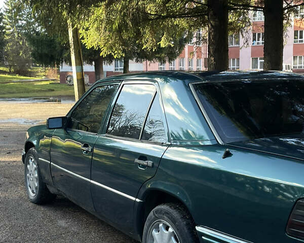 Зеленый Мерседес Е-Класс, объемом двигателя 2.2 л и пробегом 419 тыс. км за 2600 $, фото 9 на Automoto.ua