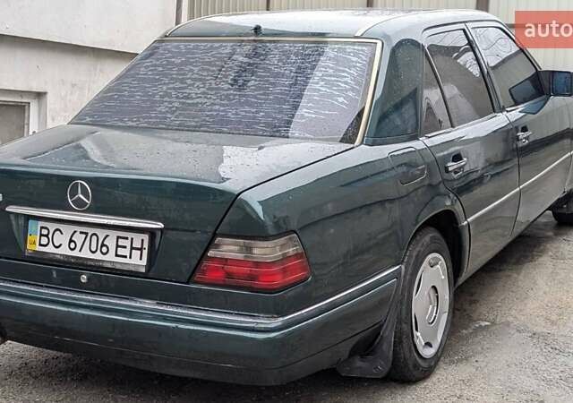 Зеленый Мерседес Е-Класс, объемом двигателя 2 л и пробегом 460 тыс. км за 3450 $, фото 5 на Automoto.ua