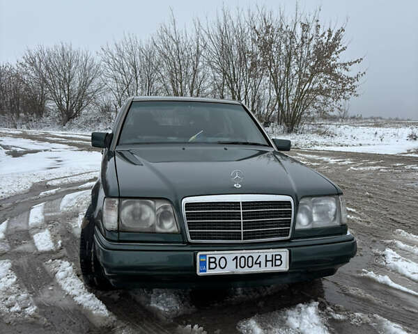 Зелений Мерседес Е-Клас, об'ємом двигуна 2 л та пробігом 380 тис. км за 3900 $, фото 17 на Automoto.ua