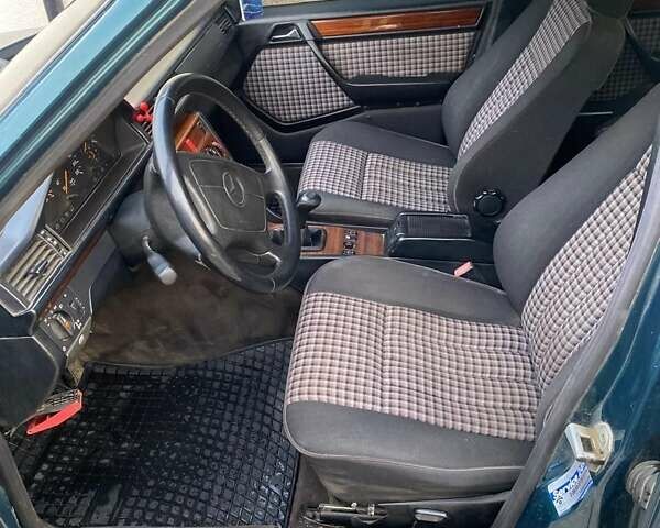 Зеленый Мерседес Е-Класс, объемом двигателя 2.5 л и пробегом 519 тыс. км за 4500 $, фото 5 на Automoto.ua