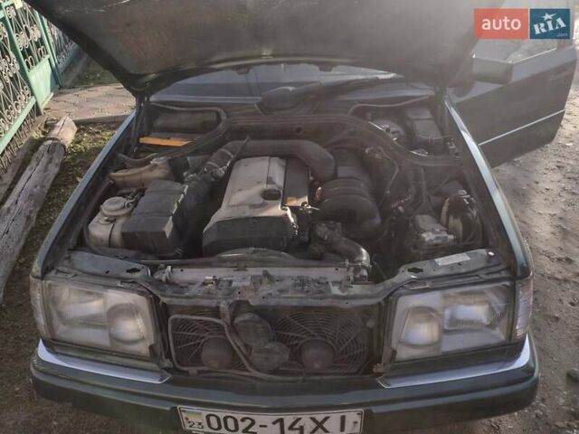 Зеленый Мерседес Е-Класс, объемом двигателя 3.2 л и пробегом 470 тыс. км за 5500 $, фото 1 на Automoto.ua