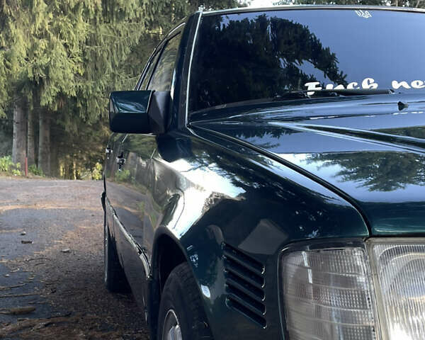 Зеленый Мерседес Е-Класс, объемом двигателя 2.2 л и пробегом 419 тыс. км за 2600 $, фото 3 на Automoto.ua