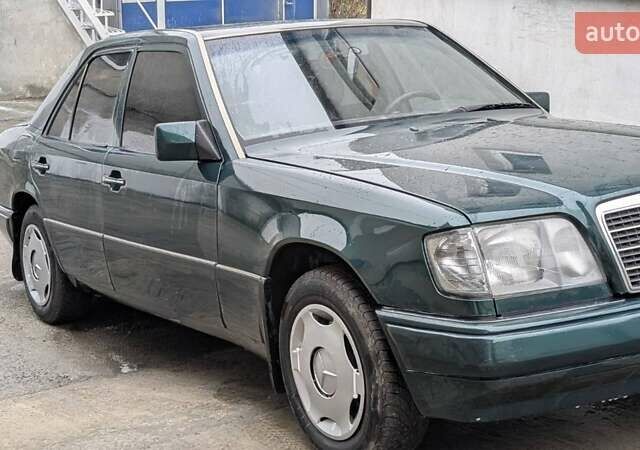 Зеленый Мерседес Е-Класс, объемом двигателя 2 л и пробегом 460 тыс. км за 3450 $, фото 7 на Automoto.ua