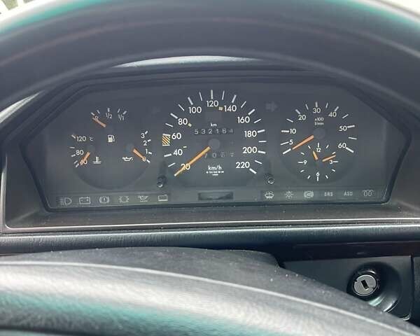 Зеленый Мерседес Е-Класс, объемом двигателя 2.5 л и пробегом 532 тыс. км за 2600 $, фото 6 на Automoto.ua