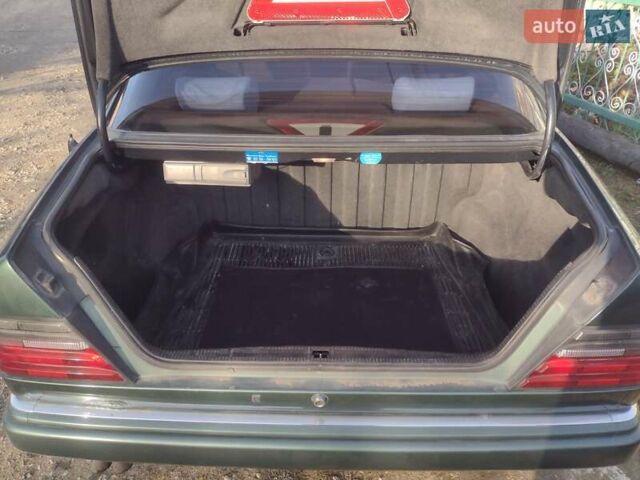 Зеленый Мерседес Е-Класс, объемом двигателя 3.2 л и пробегом 470 тыс. км за 5500 $, фото 8 на Automoto.ua