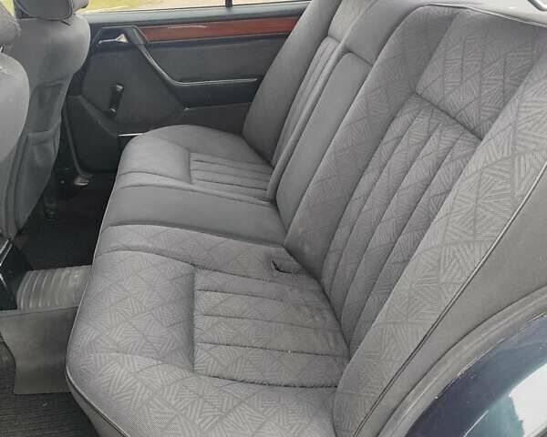 Зеленый Мерседес Е-Класс, объемом двигателя 2 л и пробегом 500 тыс. км за 2300 $, фото 15 на Automoto.ua