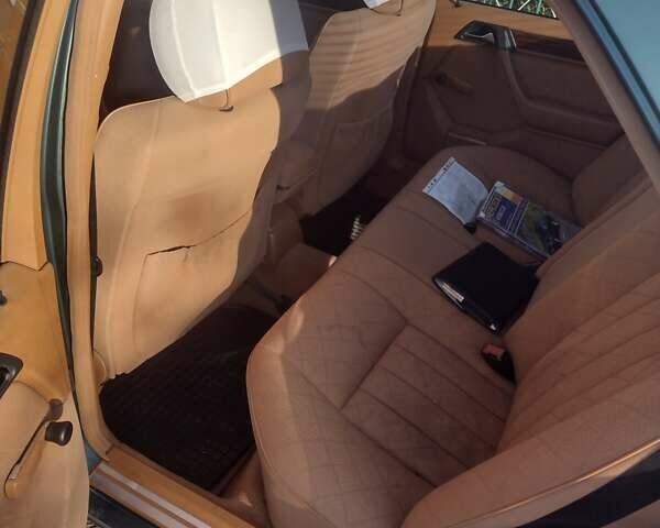 Зеленый Мерседес Е-Класс, объемом двигателя 3.2 л и пробегом 470 тыс. км за 5500 $, фото 2 на Automoto.ua