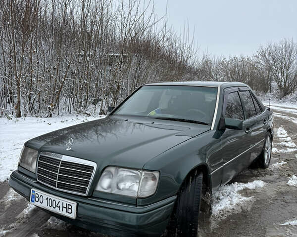 Зелений Мерседес Е-Клас, об'ємом двигуна 2 л та пробігом 380 тис. км за 3900 $, фото 4 на Automoto.ua