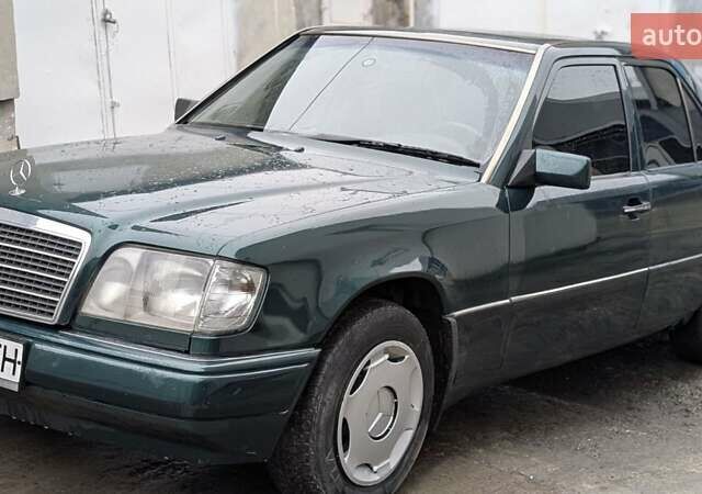 Зеленый Мерседес Е-Класс, объемом двигателя 2 л и пробегом 460 тыс. км за 3450 $, фото 6 на Automoto.ua