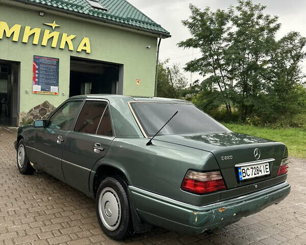 Зелений Мерседес Е-Клас, об'ємом двигуна 2.2 л та пробігом 260 тис. км за 2570 $, фото 5 на Automoto.ua