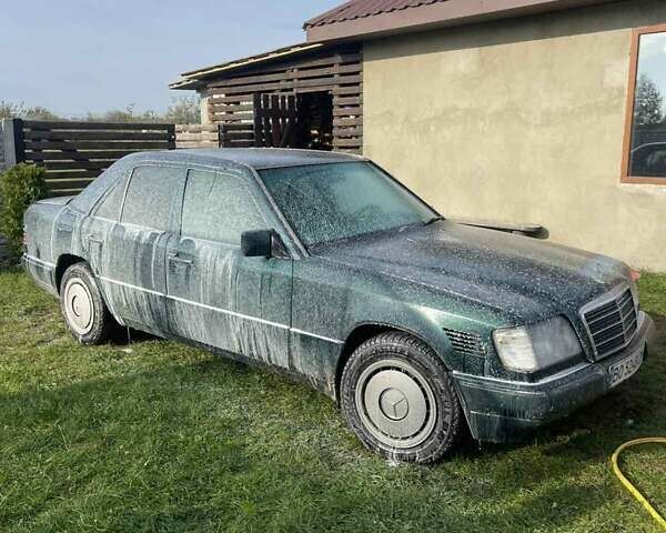 Зеленый Мерседес Е-Класс, объемом двигателя 2.5 л и пробегом 532 тыс. км за 2600 $, фото 1 на Automoto.ua