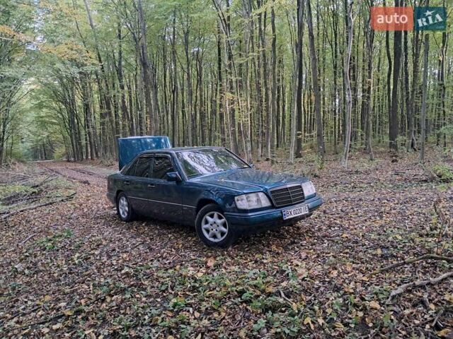 Зелений Мерседес Е-Клас, об'ємом двигуна 2 л та пробігом 366 тис. км за 3600 $, фото 3 на Automoto.ua