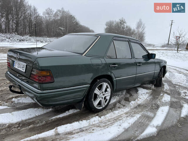 Зелений Мерседес Е-Клас, об'ємом двигуна 2 л та пробігом 380 тис. км за 3900 $, фото 13 на Automoto.ua