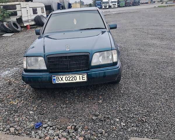 Зелений Мерседес Е-Клас, об'ємом двигуна 2 л та пробігом 366 тис. км за 3600 $, фото 2 на Automoto.ua