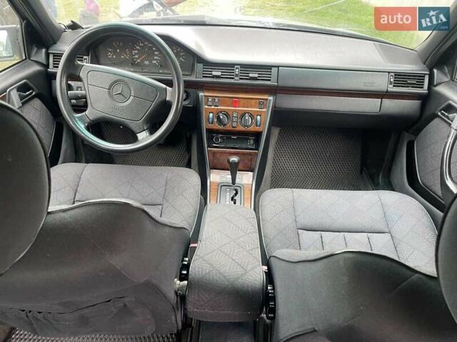 Зеленый Мерседес Е-Класс, объемом двигателя 2.5 л и пробегом 532 тыс. км за 2600 $, фото 5 на Automoto.ua