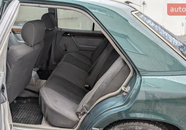 Зеленый Мерседес Е-Класс, объемом двигателя 2 л и пробегом 460 тыс. км за 3450 $, фото 11 на Automoto.ua