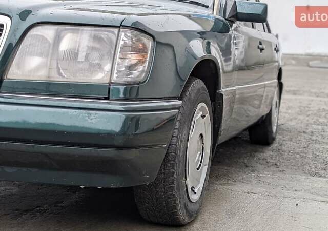 Зеленый Мерседес Е-Класс, объемом двигателя 2 л и пробегом 460 тыс. км за 3450 $, фото 19 на Automoto.ua