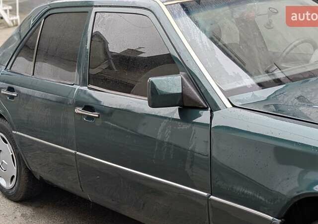 Зеленый Мерседес Е-Класс, объемом двигателя 2 л и пробегом 460 тыс. км за 3450 $, фото 24 на Automoto.ua