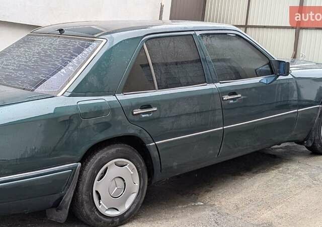 Зеленый Мерседес Е-Класс, объемом двигателя 2 л и пробегом 460 тыс. км за 3450 $, фото 3 на Automoto.ua