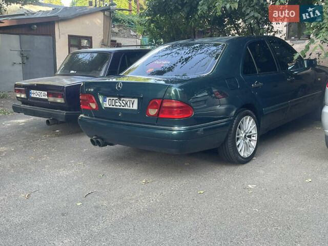 Зеленый Мерседес Е-Класс, объемом двигателя 2.3 л и пробегом 315 тыс. км за 3800 $, фото 3 на Automoto.ua
