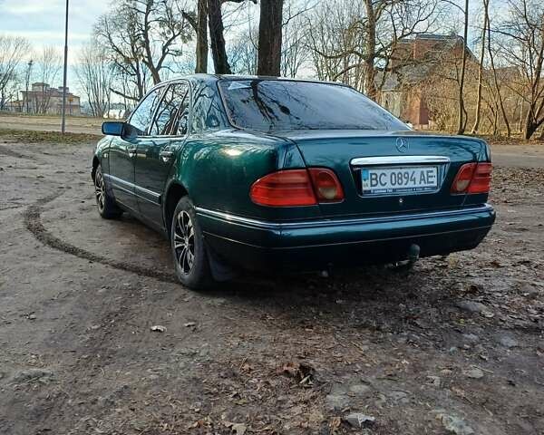 Зеленый Мерседес Е-Класс, объемом двигателя 2.2 л и пробегом 350 тыс. км за 3400 $, фото 3 на Automoto.ua