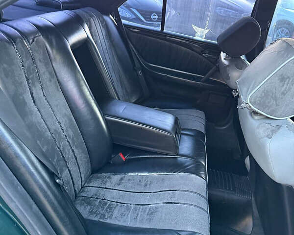 Зеленый Мерседес Е-Класс, объемом двигателя 2 л и пробегом 494 тыс. км за 2399 $, фото 9 на Automoto.ua