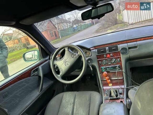 Зелений Мерседес Е-Клас, об'ємом двигуна 2.8 л та пробігом 196 тис. км за 2300 $, фото 6 на Automoto.ua