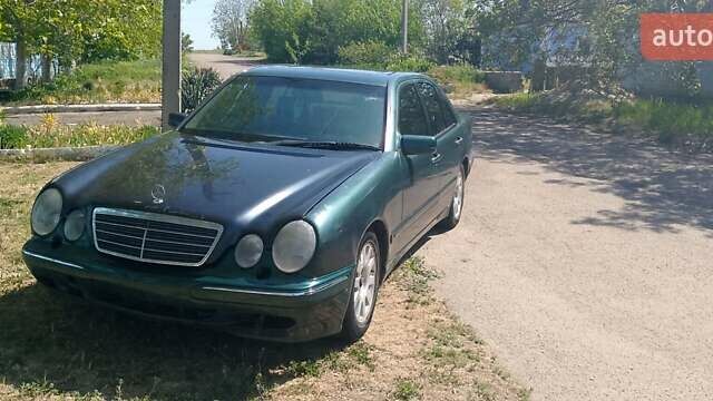 Зеленый Мерседес Е-Класс, объемом двигателя 2.2 л и пробегом 450 тыс. км за 2850 $, фото 8 на Automoto.ua