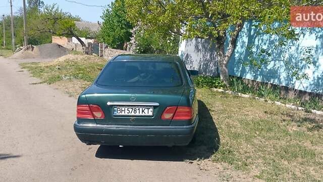 Зеленый Мерседес Е-Класс, объемом двигателя 2.2 л и пробегом 450 тыс. км за 2850 $, фото 5 на Automoto.ua