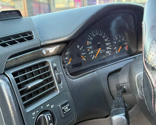 Зеленый Мерседес Е-Класс, объемом двигателя 2 л и пробегом 494 тыс. км за 2399 $, фото 14 на Automoto.ua