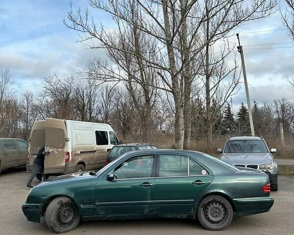 Зелений Мерседес Е-Клас, об'ємом двигуна 2.8 л та пробігом 196 тис. км за 2300 $, фото 2 на Automoto.ua