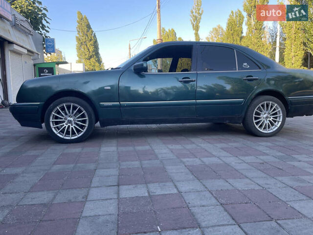 Зеленый Мерседес Е-Класс, объемом двигателя 2.3 л и пробегом 315 тыс. км за 3800 $, фото 2 на Automoto.ua