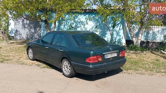 Зеленый Мерседес Е-Класс, объемом двигателя 2.2 л и пробегом 450 тыс. км за 2850 $, фото 6 на Automoto.ua