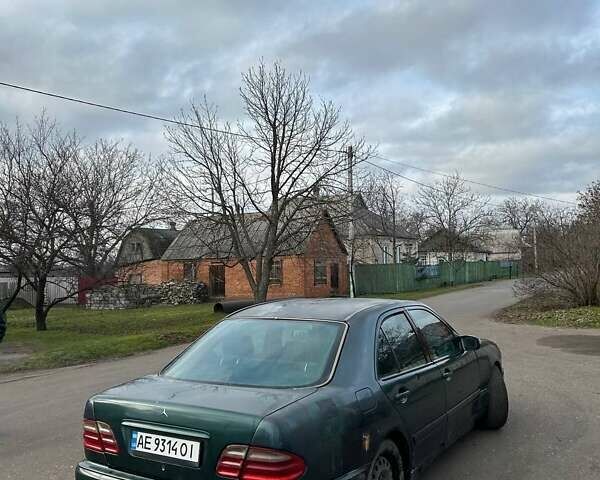 Зелений Мерседес Е-Клас, об'ємом двигуна 2.8 л та пробігом 196 тис. км за 2300 $, фото 3 на Automoto.ua