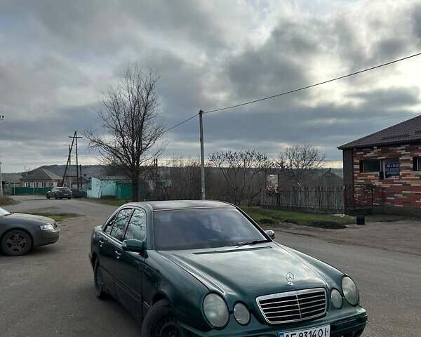 Зелений Мерседес Е-Клас, об'ємом двигуна 2.8 л та пробігом 196 тис. км за 2300 $, фото 1 на Automoto.ua