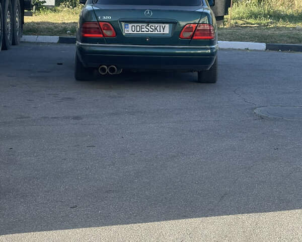 Зеленый Мерседес Е-Класс, объемом двигателя 2.3 л и пробегом 315 тыс. км за 3800 $, фото 8 на Automoto.ua