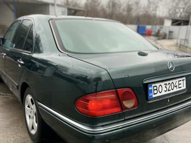 Зеленый Мерседес Е-Класс, объемом двигателя 4.2 л и пробегом 400 тыс. км за 3100 $, фото 4 на Automoto.ua