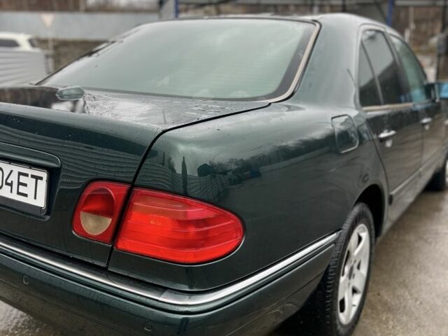 Зеленый Мерседес Е-Класс, объемом двигателя 4.2 л и пробегом 400 тыс. км за 3100 $, фото 5 на Automoto.ua