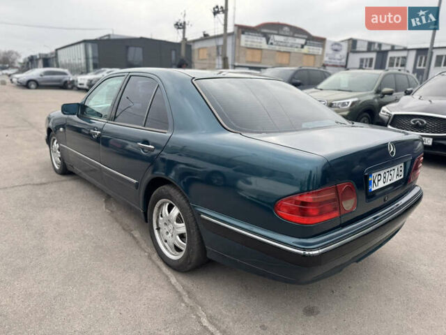 Зелений Мерседес Е-Клас, об'ємом двигуна 4.2 л та пробігом 250 тис. км за 3500 $, фото 8 на Automoto.ua