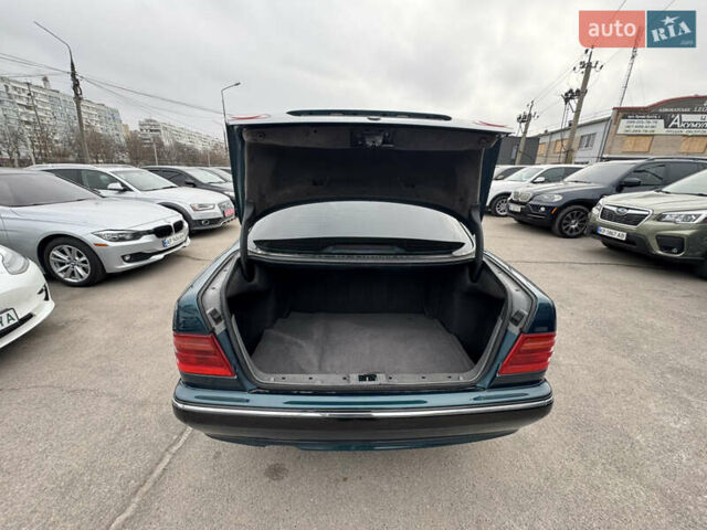 Зелений Мерседес Е-Клас, об'ємом двигуна 4.2 л та пробігом 250 тис. км за 3500 $, фото 17 на Automoto.ua