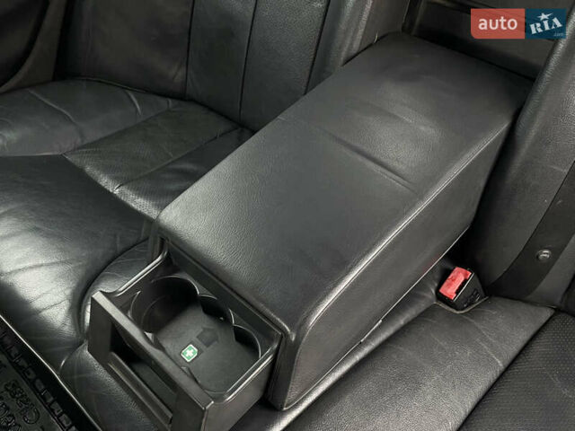 Зеленый Мерседес Е-Класс, объемом двигателя 3.2 л и пробегом 333 тыс. км за 2450 $, фото 12 на Automoto.ua