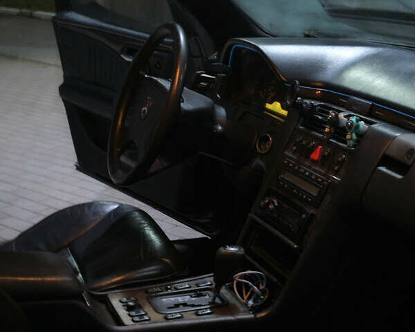 Зелений Мерседес Е-Клас, об'ємом двигуна 2.8 л та пробігом 400 тис. км за 3000 $, фото 16 на Automoto.ua