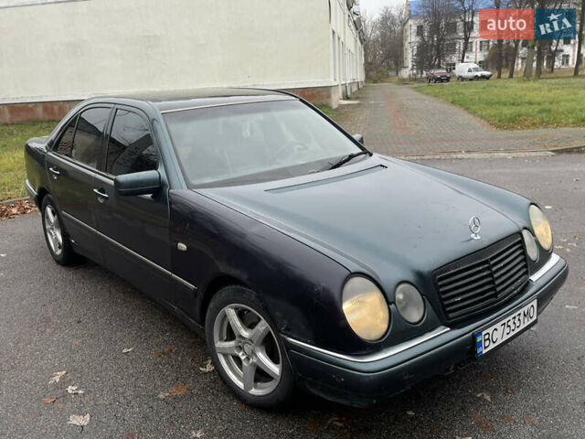 Зеленый Мерседес Е-Класс, объемом двигателя 3.2 л и пробегом 333 тыс. км за 2450 $, фото 4 на Automoto.ua