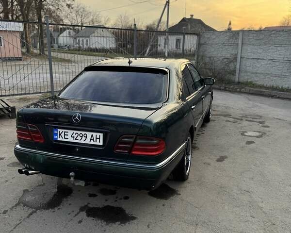 Зеленый Мерседес Е-Класс, объемом двигателя 4.3 л и пробегом 500 тыс. км за 3900 $, фото 3 на Automoto.ua