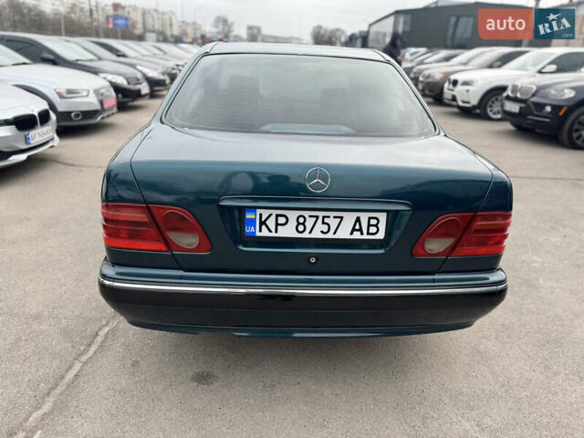 Зелений Мерседес Е-Клас, об'ємом двигуна 4.2 л та пробігом 250 тис. км за 3500 $, фото 9 на Automoto.ua
