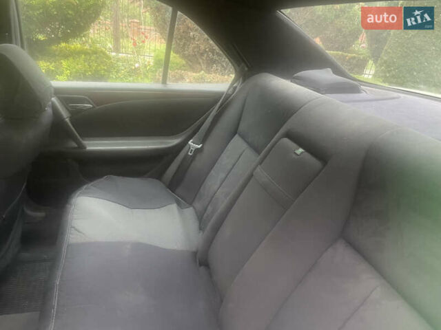 Зеленый Мерседес Е-Класс, объемом двигателя 2 л и пробегом 290 тыс. км за 2900 $, фото 1 на Automoto.ua