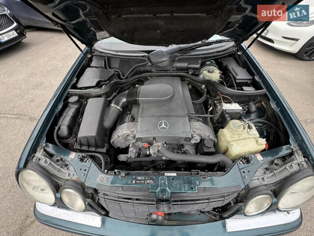 Зелений Мерседес Е-Клас, об'ємом двигуна 4.2 л та пробігом 250 тис. км за 3500 $, фото 18 на Automoto.ua