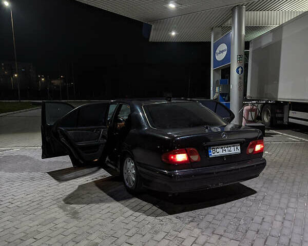 Зелений Мерседес Е-Клас, об'ємом двигуна 2.8 л та пробігом 400 тис. км за 3000 $, фото 4 на Automoto.ua